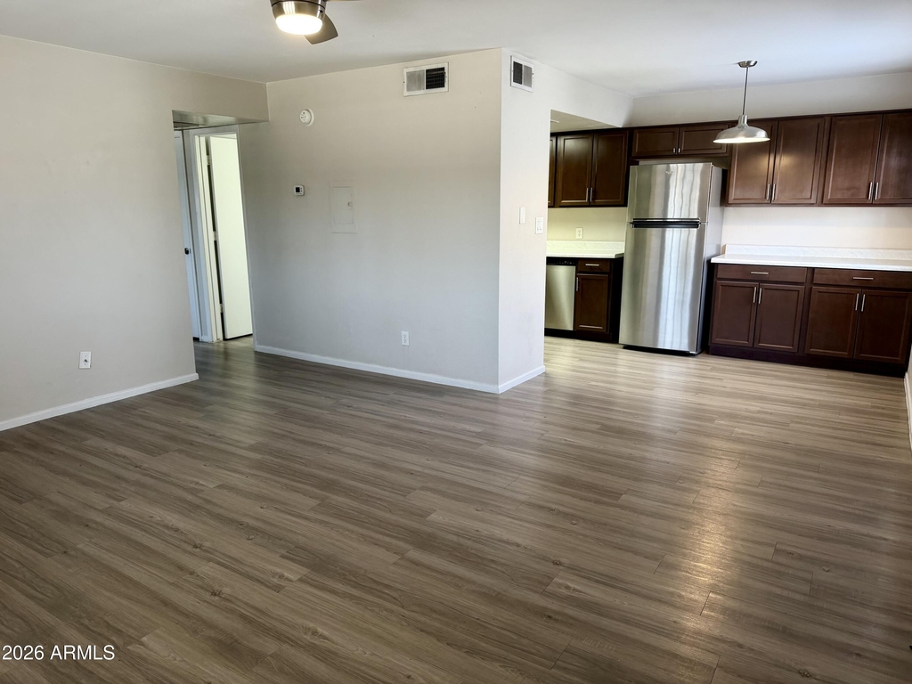 700 W University Drive - Photo 2