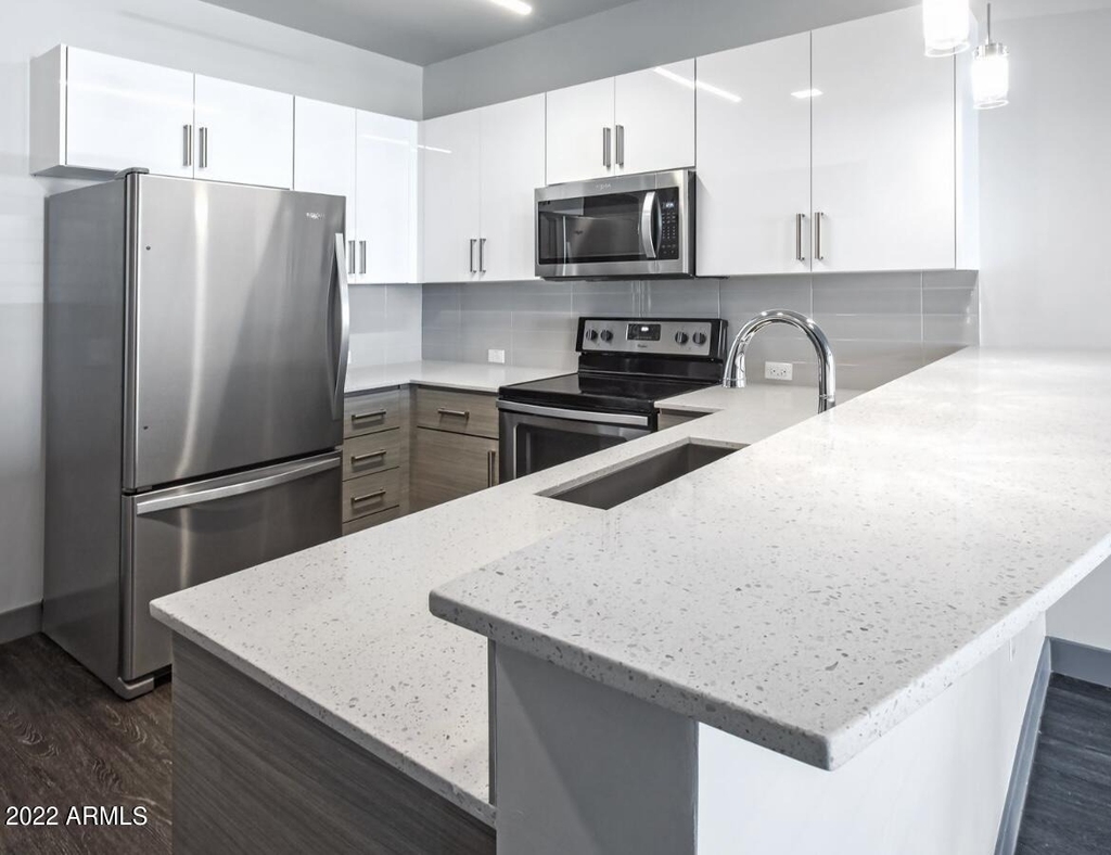 425 W Osborn Road - Photo 5