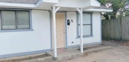 105 E Tyler Street - Photo 0