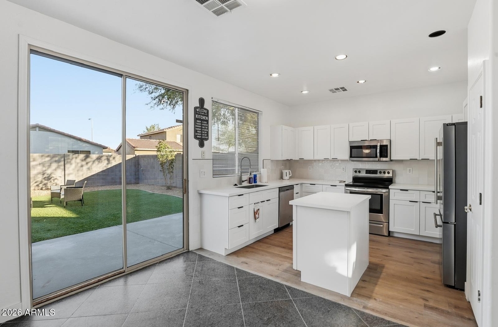 220 W Beechnut Place - Photo 6