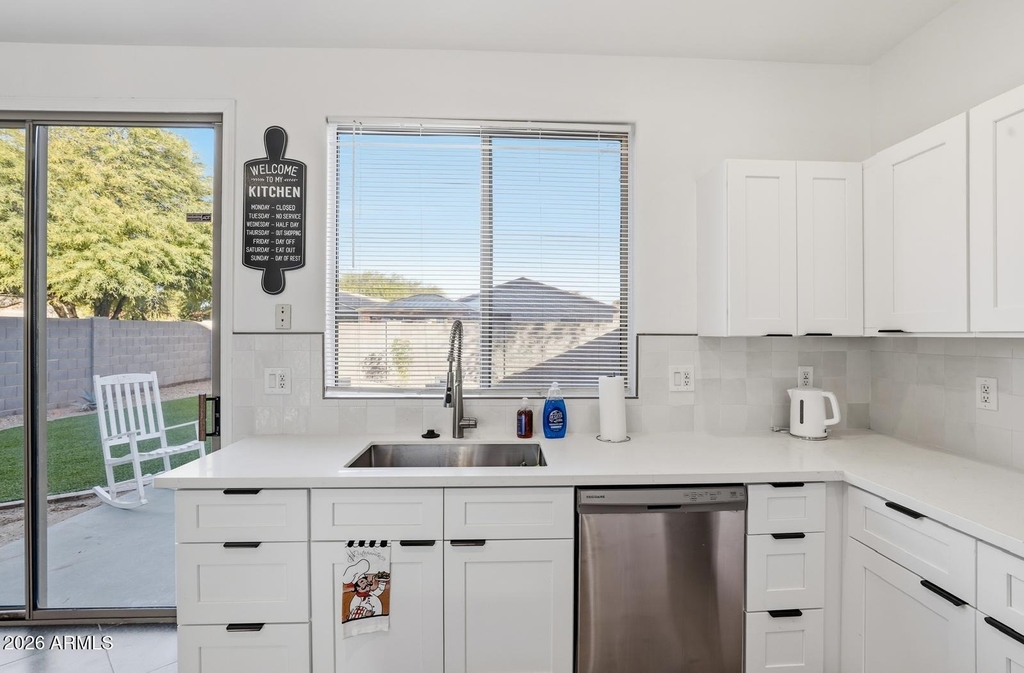 220 W Beechnut Place - Photo 13