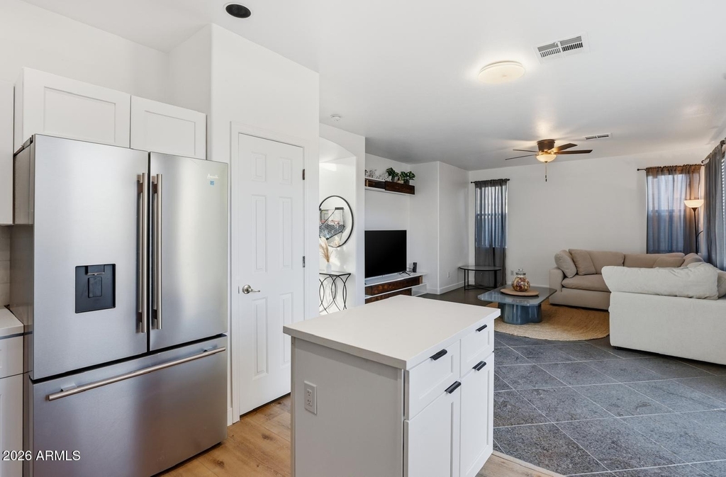 220 W Beechnut Place - Photo 15
