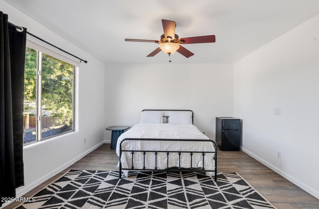 220 W Beechnut Place - Photo 28