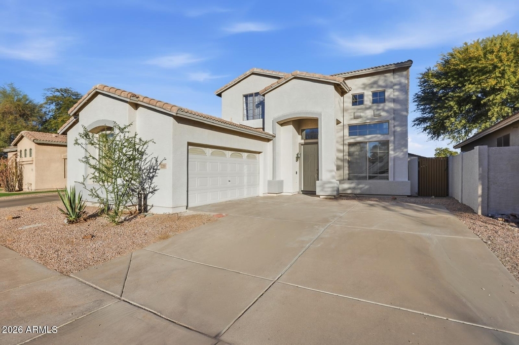 220 W Beechnut Place - Photo 1