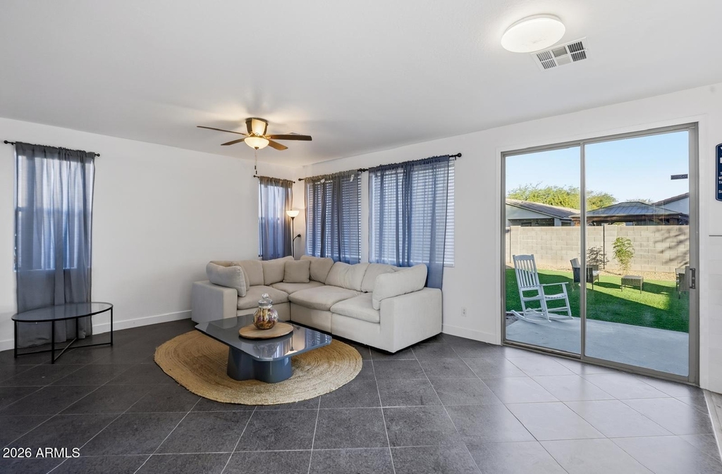 220 W Beechnut Place - Photo 9