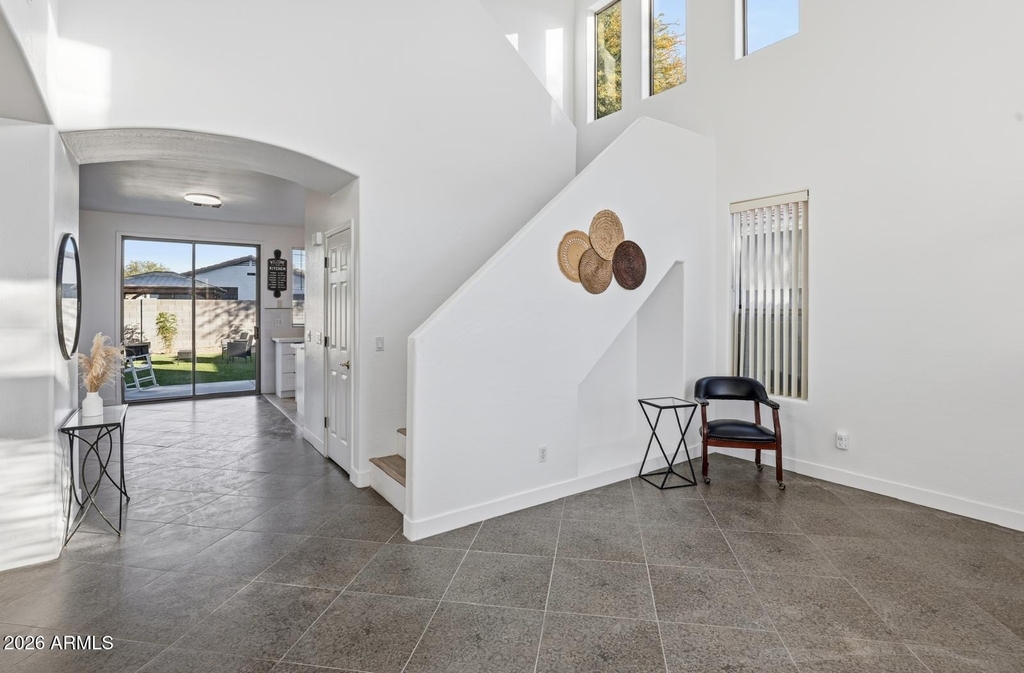 220 W Beechnut Place - Photo 2