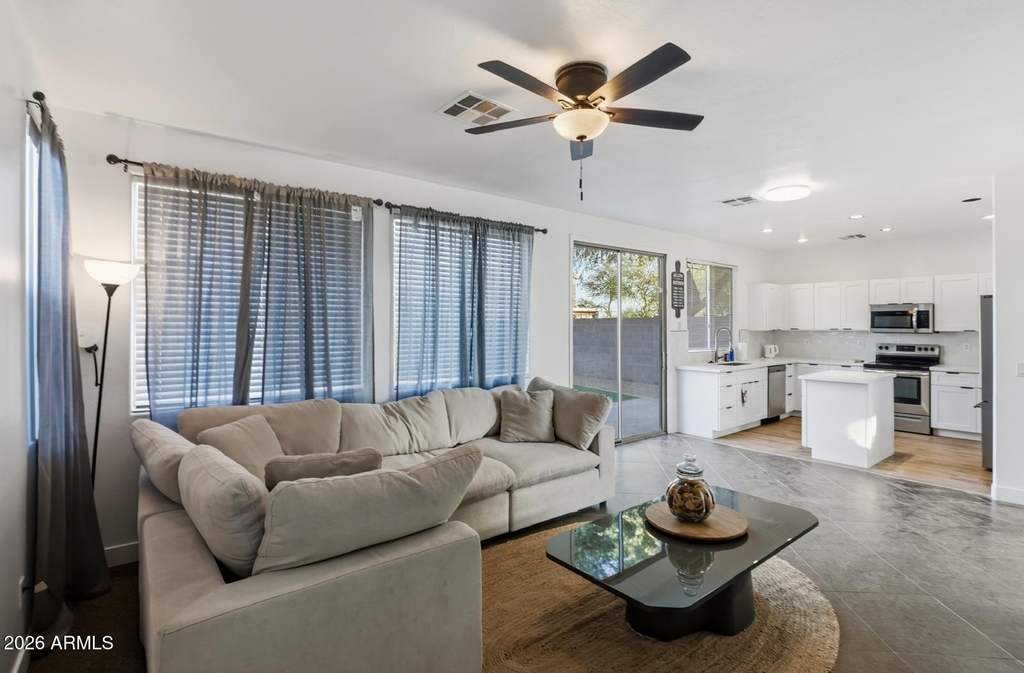 220 W Beechnut Place - Photo 10
