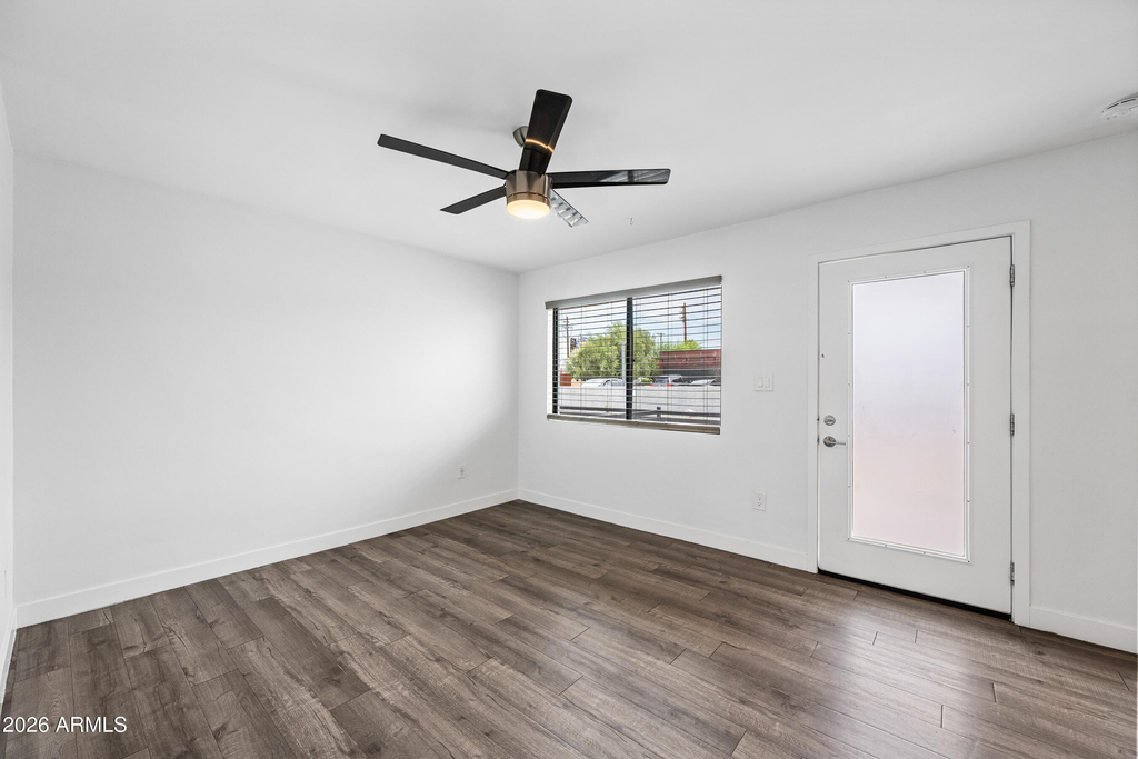 3131 E Fairmount Avenue - Photo 3