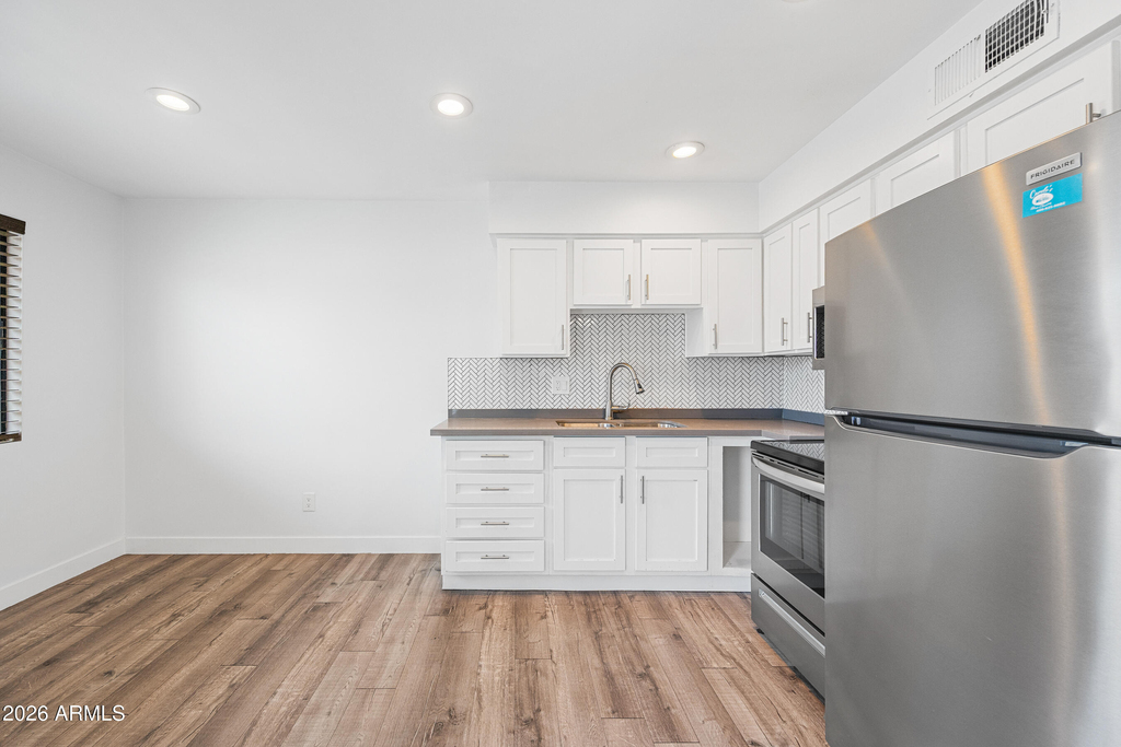 3131 E Fairmount Avenue - Photo 5