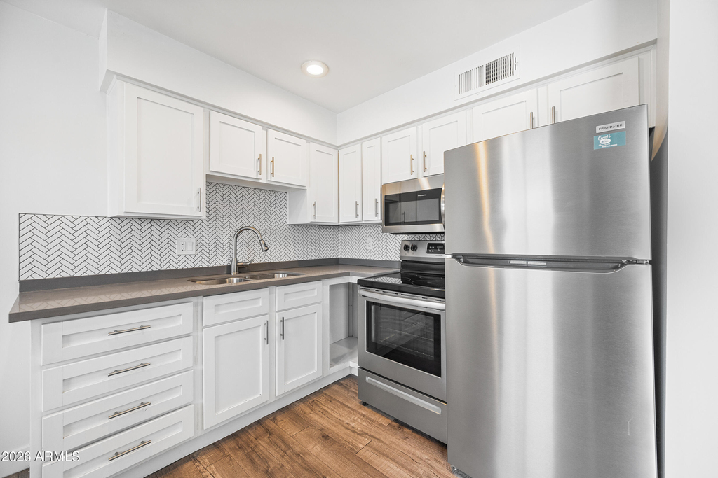 3131 E Fairmount Avenue - Photo 6