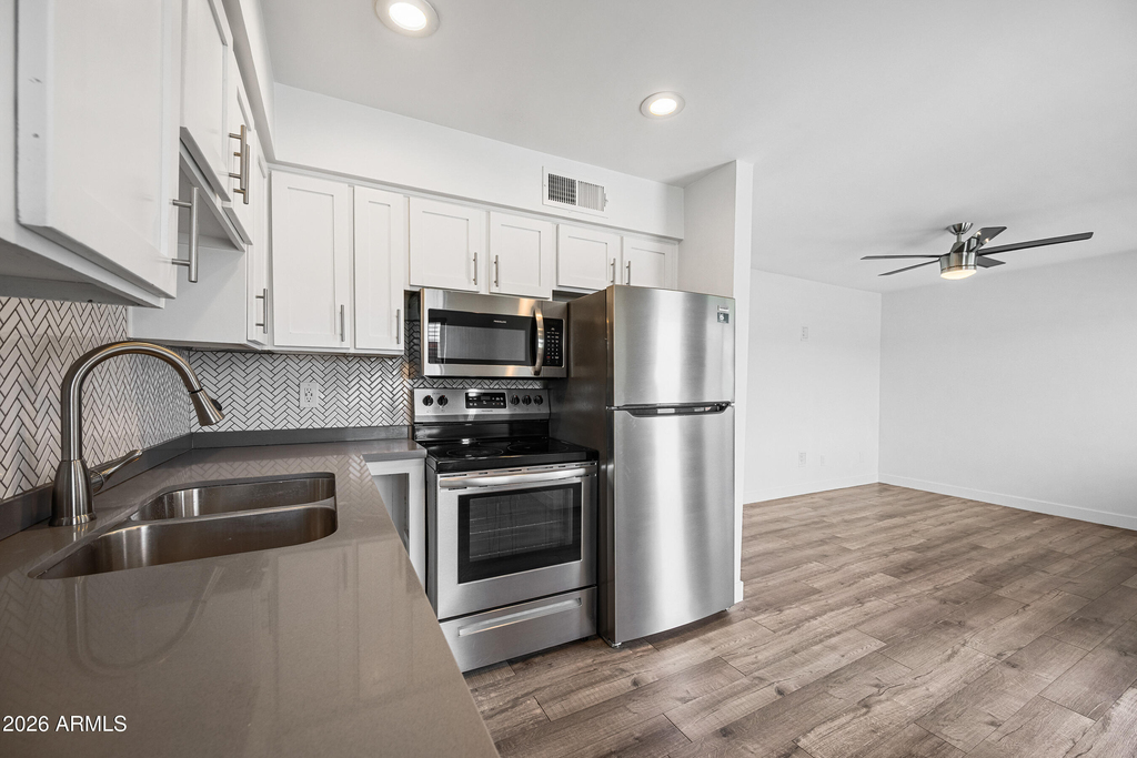 3131 E Fairmount Avenue - Photo 7