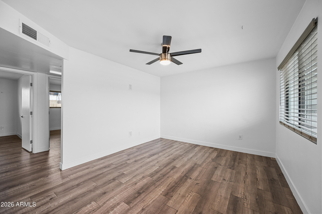 3131 E Fairmount Avenue - Photo 2
