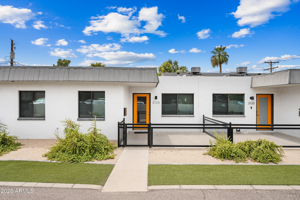 3131 E Fairmount Avenue - Photo 0