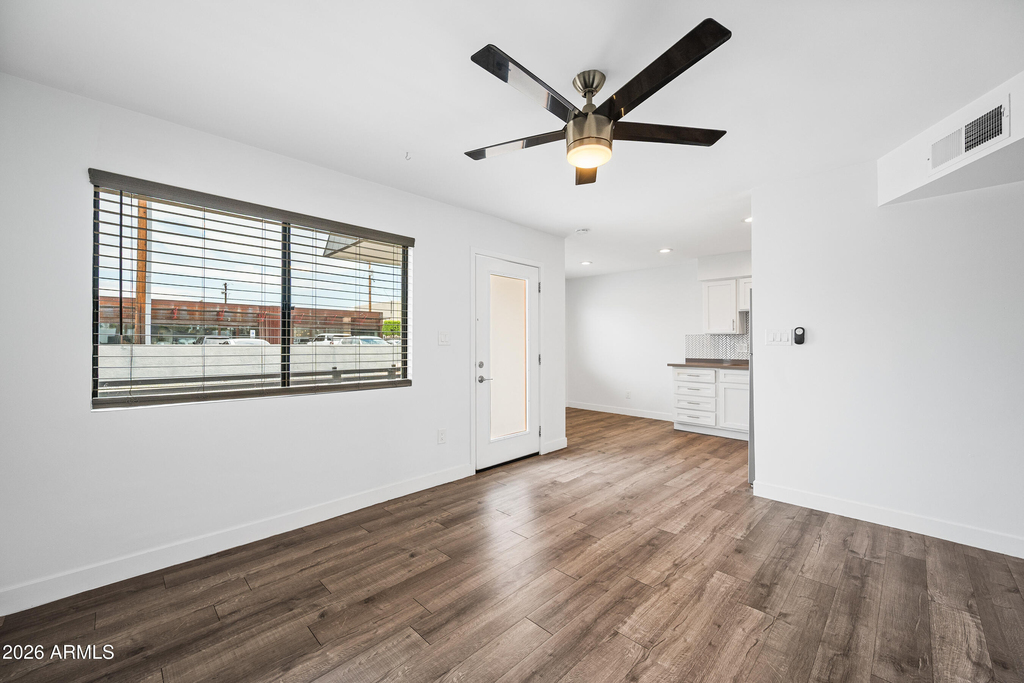3131 E Fairmount Avenue - Photo 4