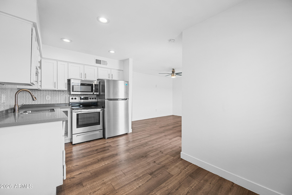 3131 E Fairmount Avenue - Photo 11