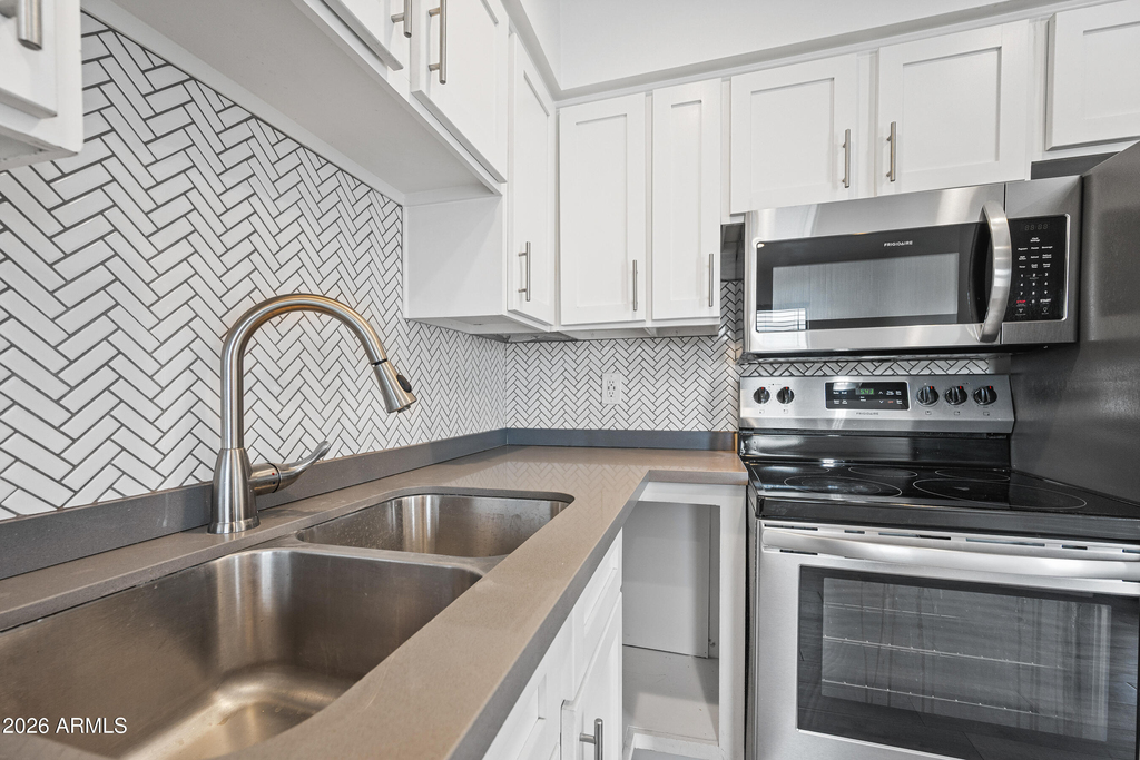3131 E Fairmount Avenue - Photo 8
