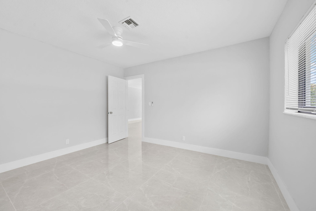 3720 Nw 110th Avenue - Photo 15