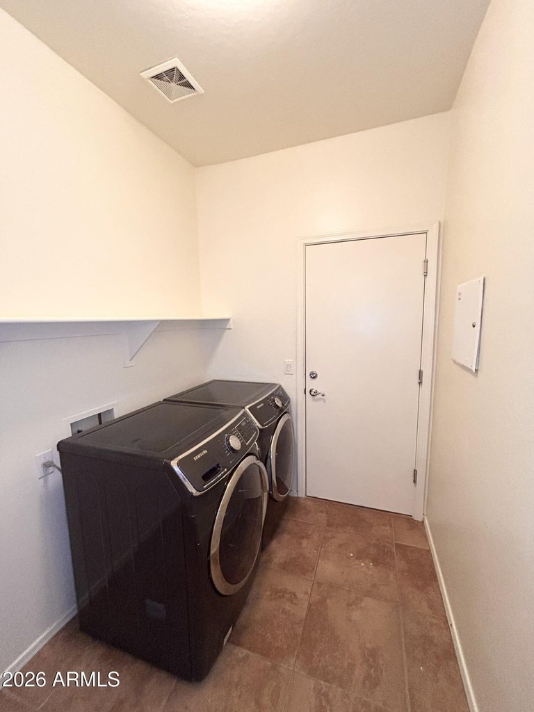 2692 E Vermont Court - Photo 11