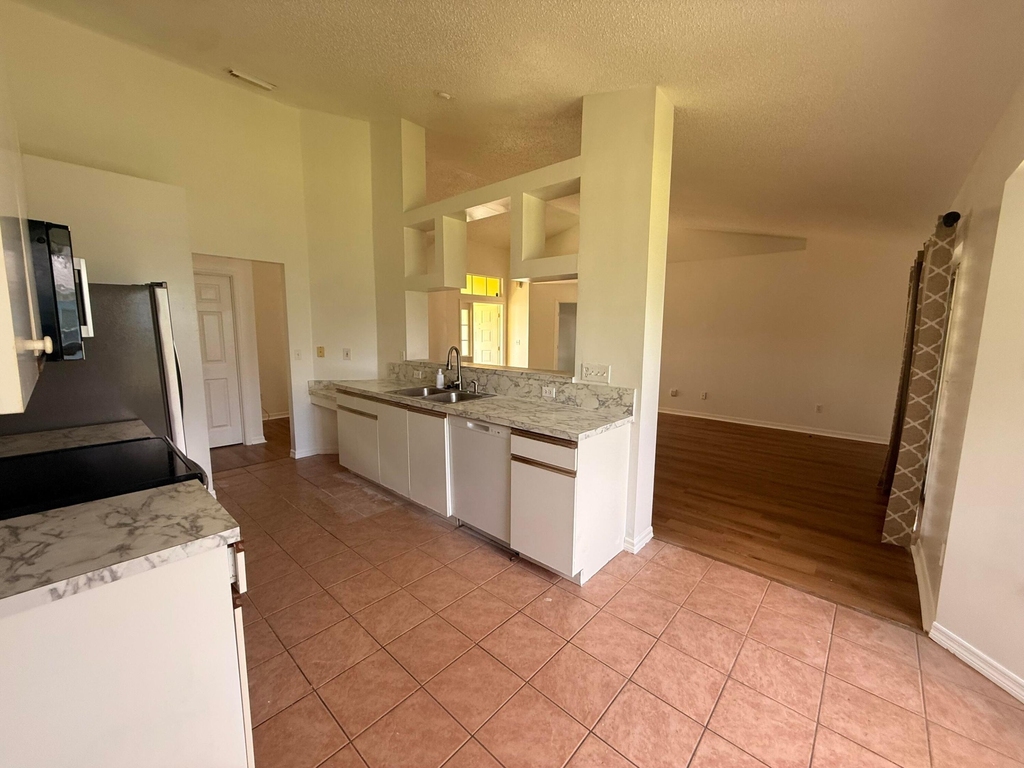 1765 Sw Desert Avenue - Photo 7