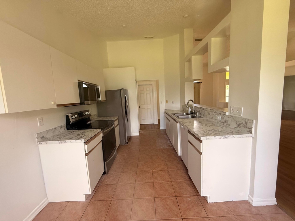 1765 Sw Desert Avenue - Photo 6