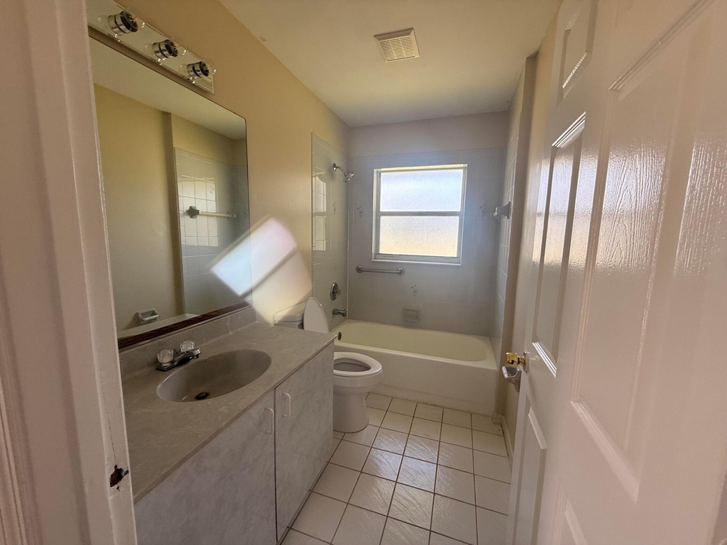 1765 Sw Desert Avenue - Photo 3