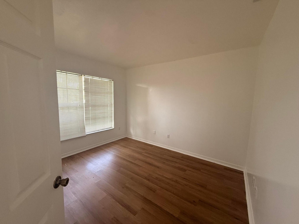 1765 Sw Desert Avenue - Photo 2