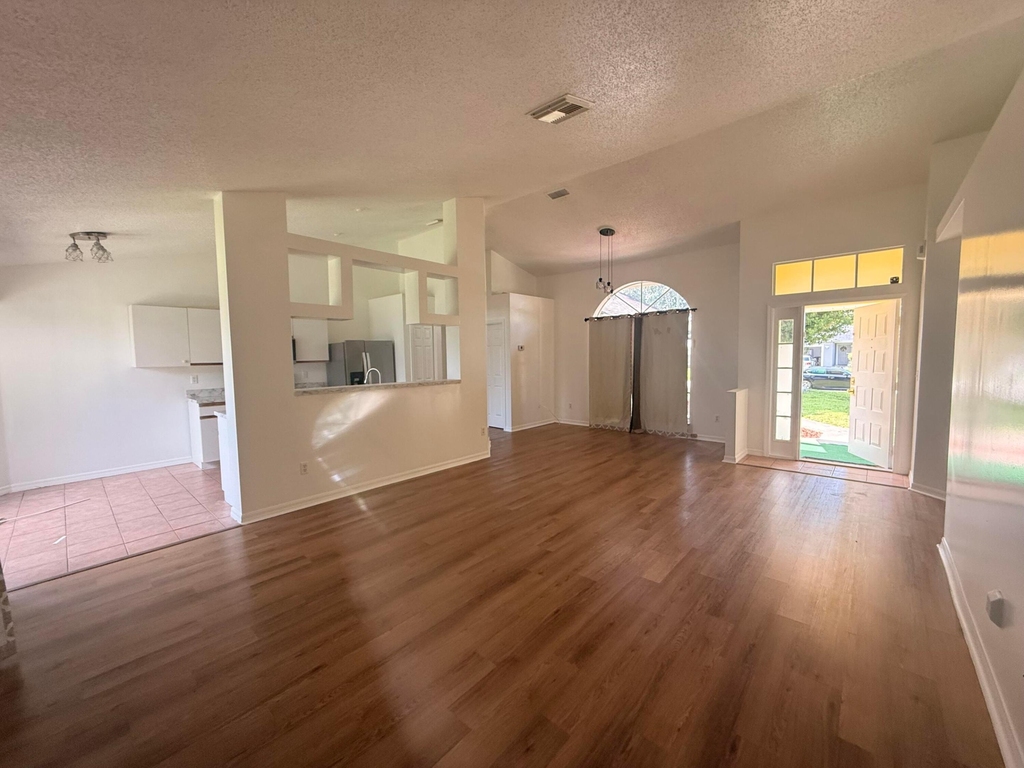 1765 Sw Desert Avenue - Photo 5