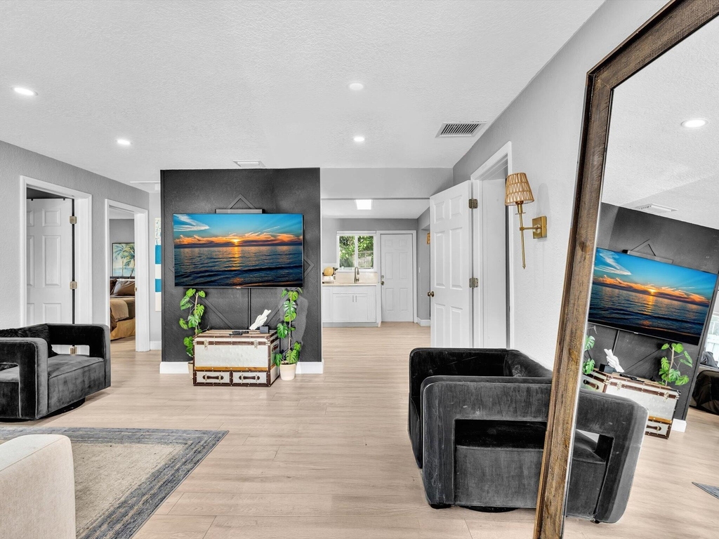 5365 N Andrews Avenue - Photo 2