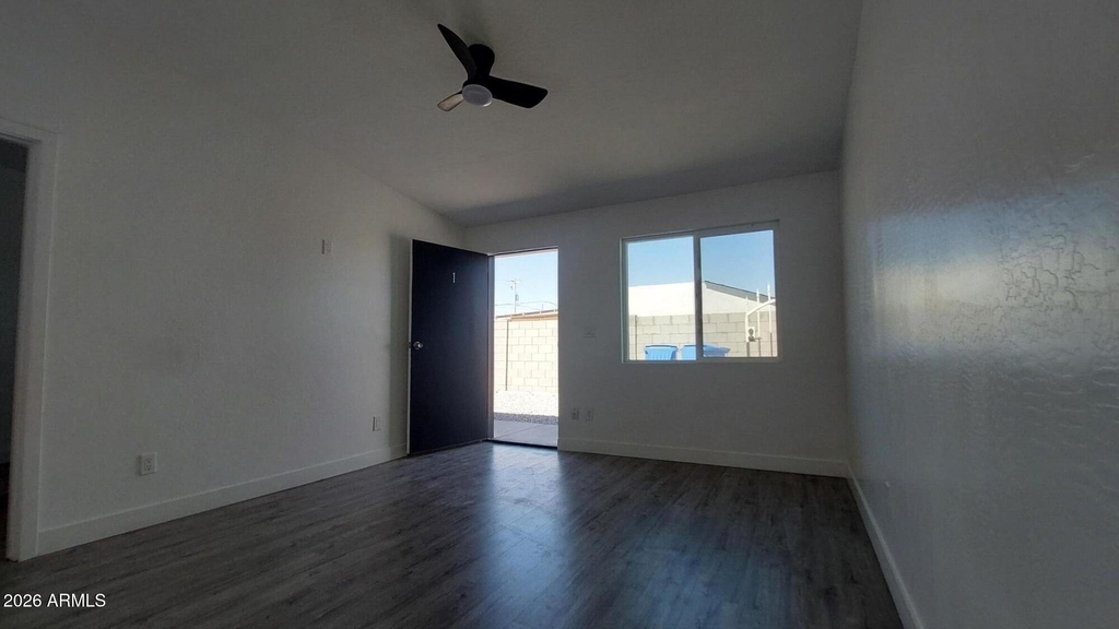 1917 E Monroe Street - Photo 2
