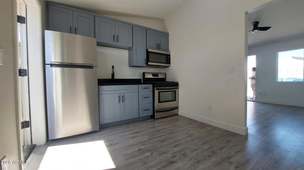 1917 E Monroe Street - Photo 4