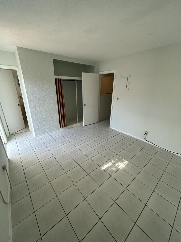 5881 Ne 18th Avenue - Photo 2