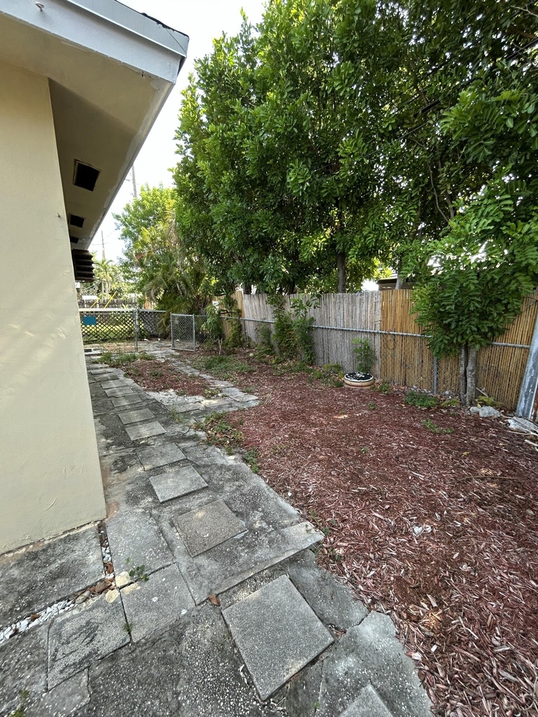 5881 Ne 18th Avenue - Photo 6