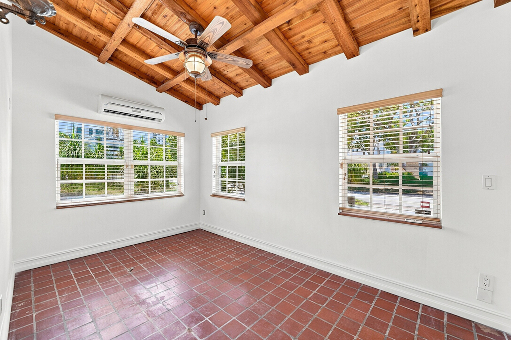 1658 Jackson Street - Photo 3