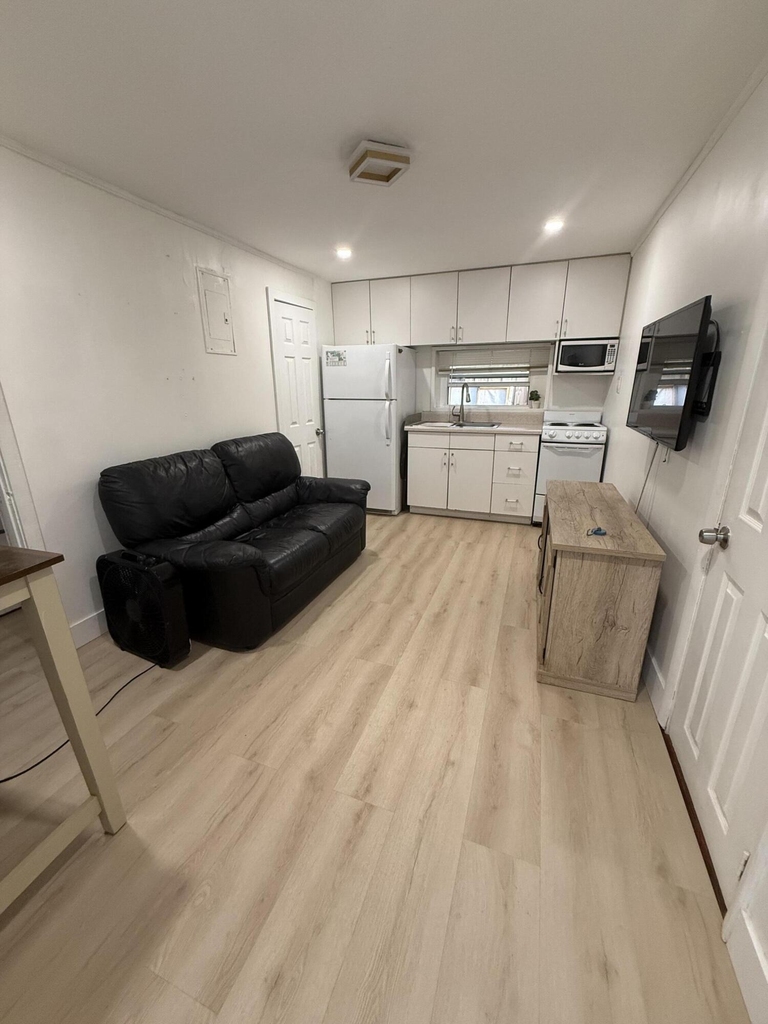 51 Sw 13th Street - Photo 3