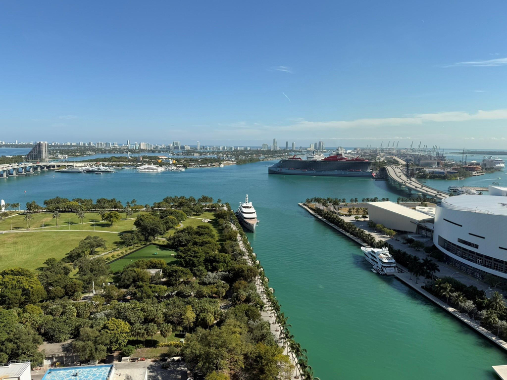 900 Biscayne Boulevard - Photo 0