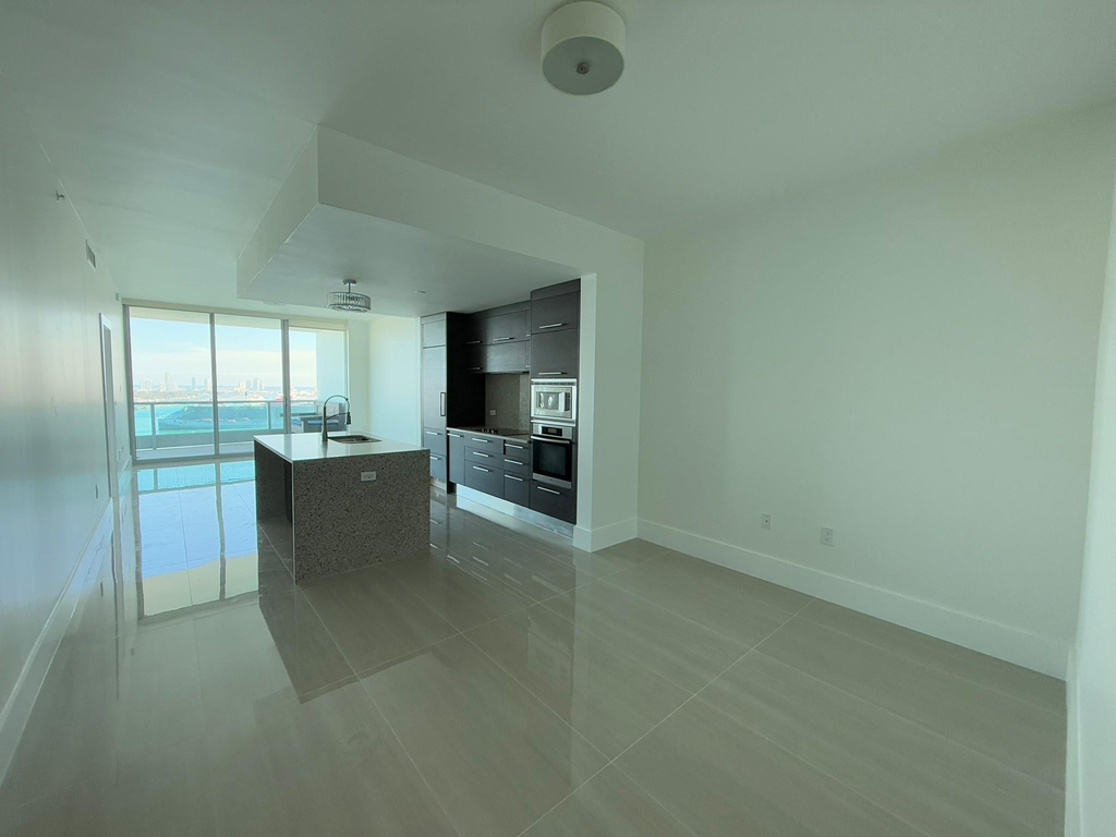 900 Biscayne Boulevard - Photo 2