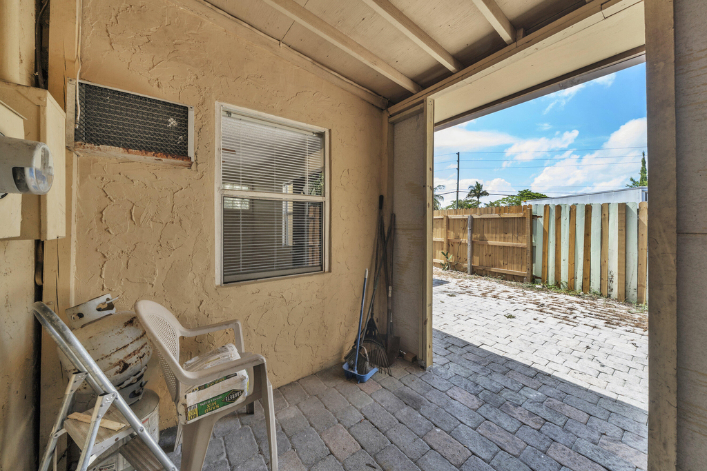 221 Nw 43rd Place - Photo 32