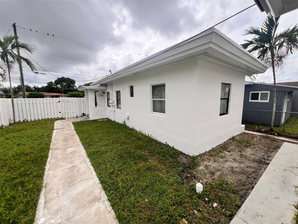 612 Nw 6th Court - Photo 1