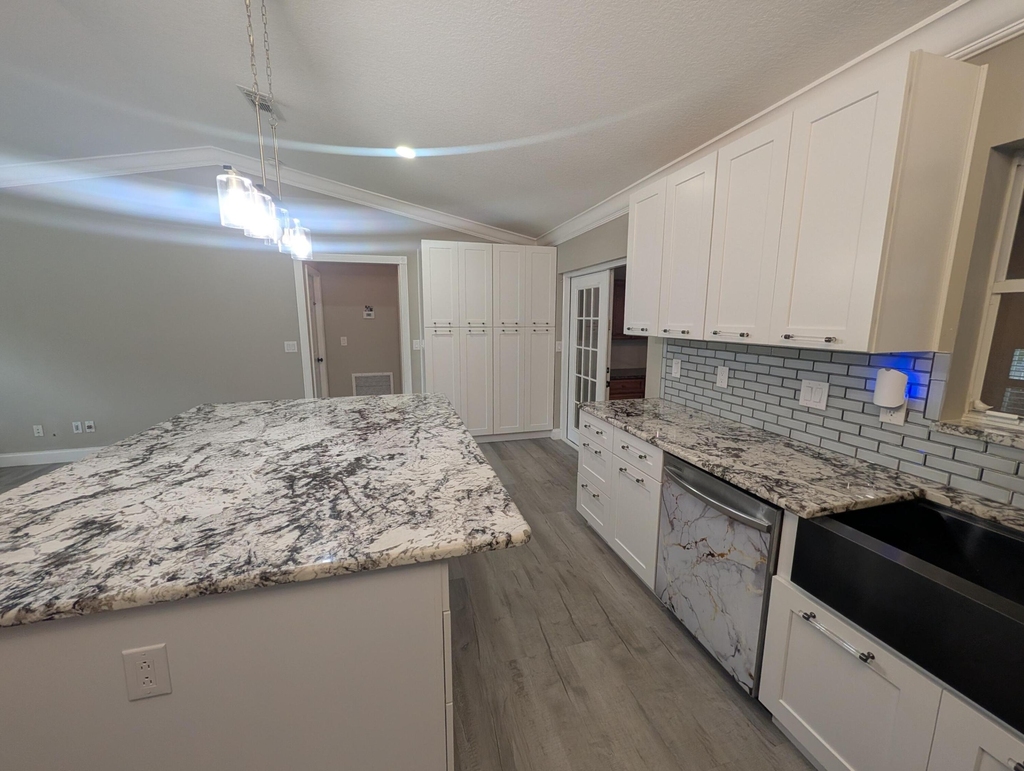 625 Coconut Avenue N - Photo 4
