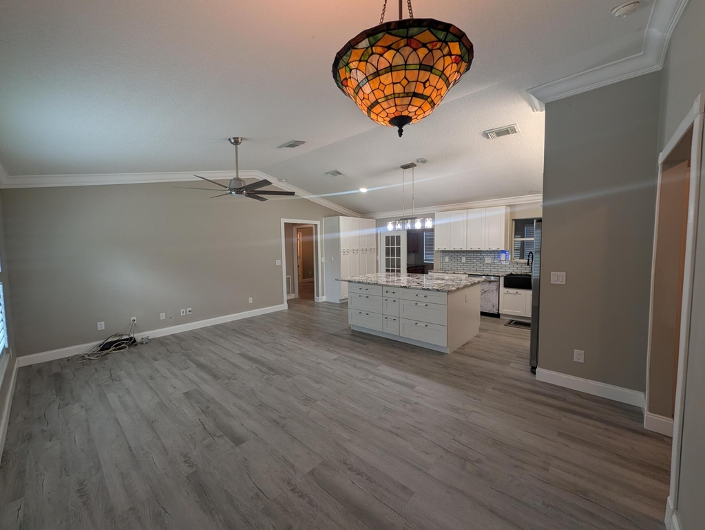 625 Coconut Avenue N - Photo 10
