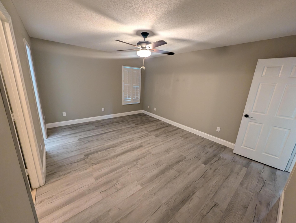 625 Coconut Avenue N - Photo 17