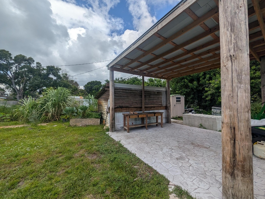 625 Coconut Avenue N - Photo 36