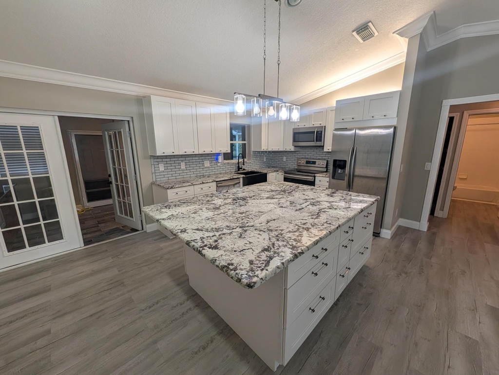 625 Coconut Avenue N - Photo 6