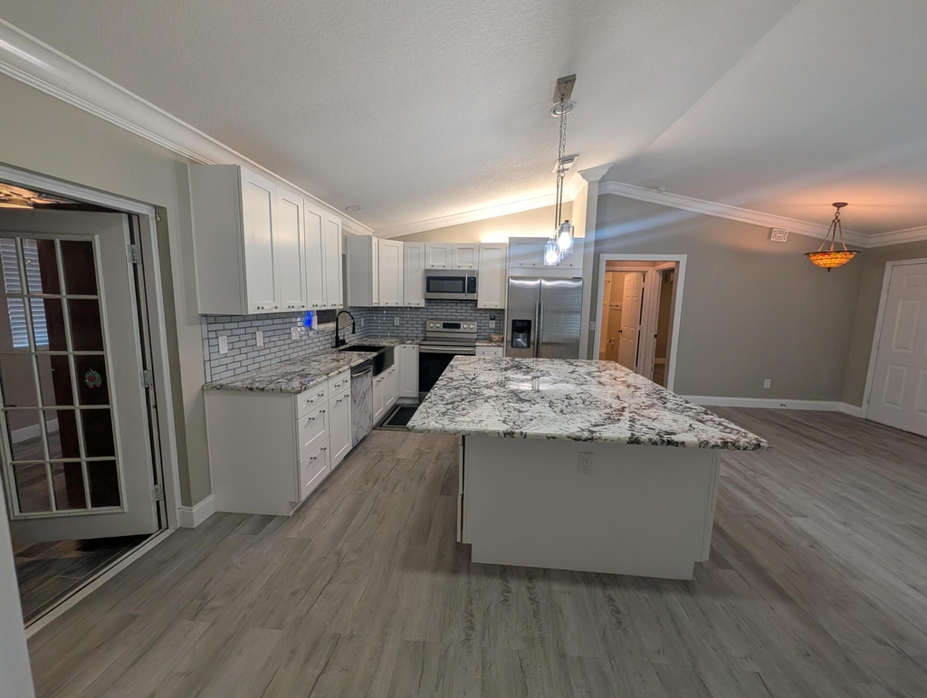 625 Coconut Avenue N - Photo 5