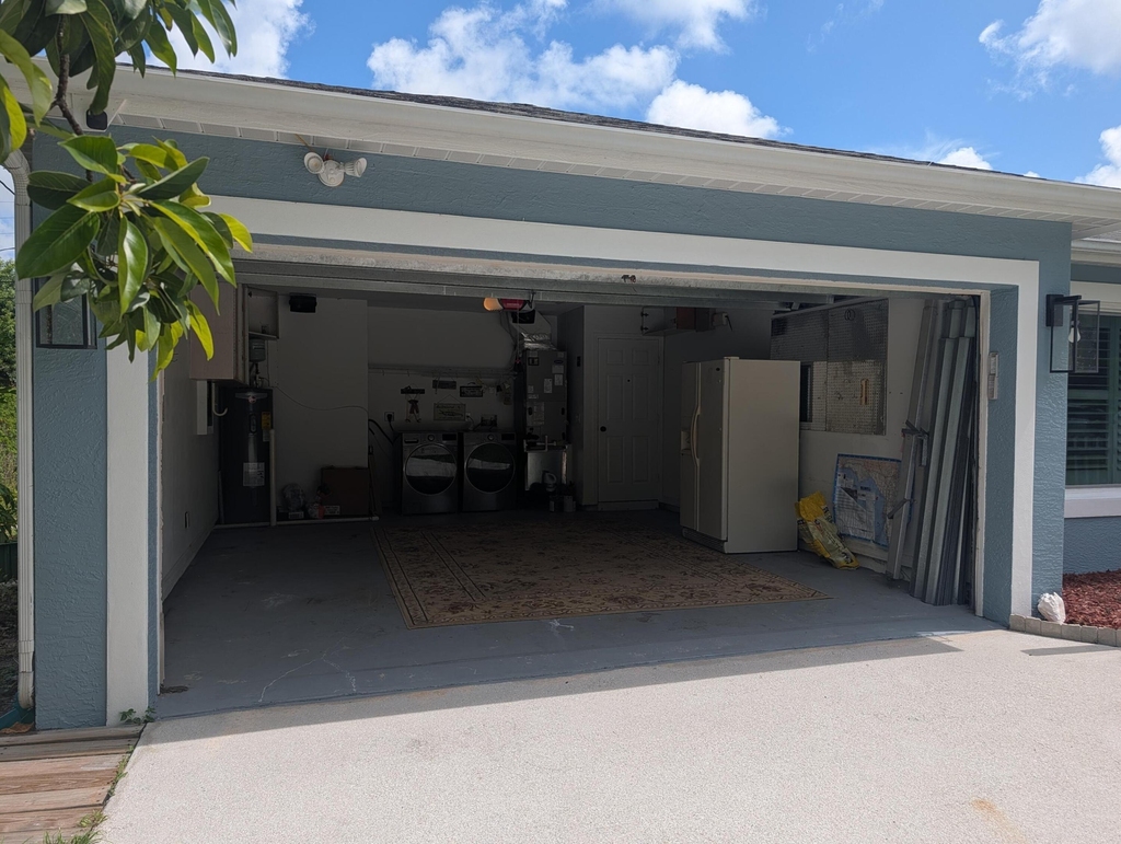 625 Coconut Avenue N - Photo 1