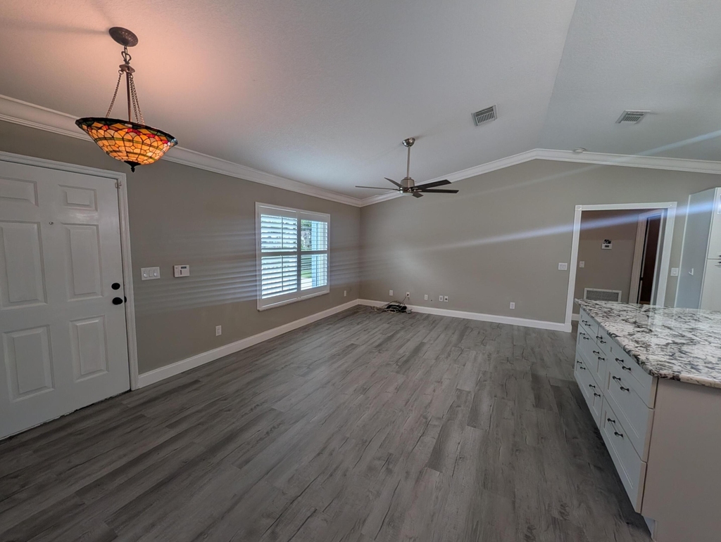 625 Coconut Avenue N - Photo 3