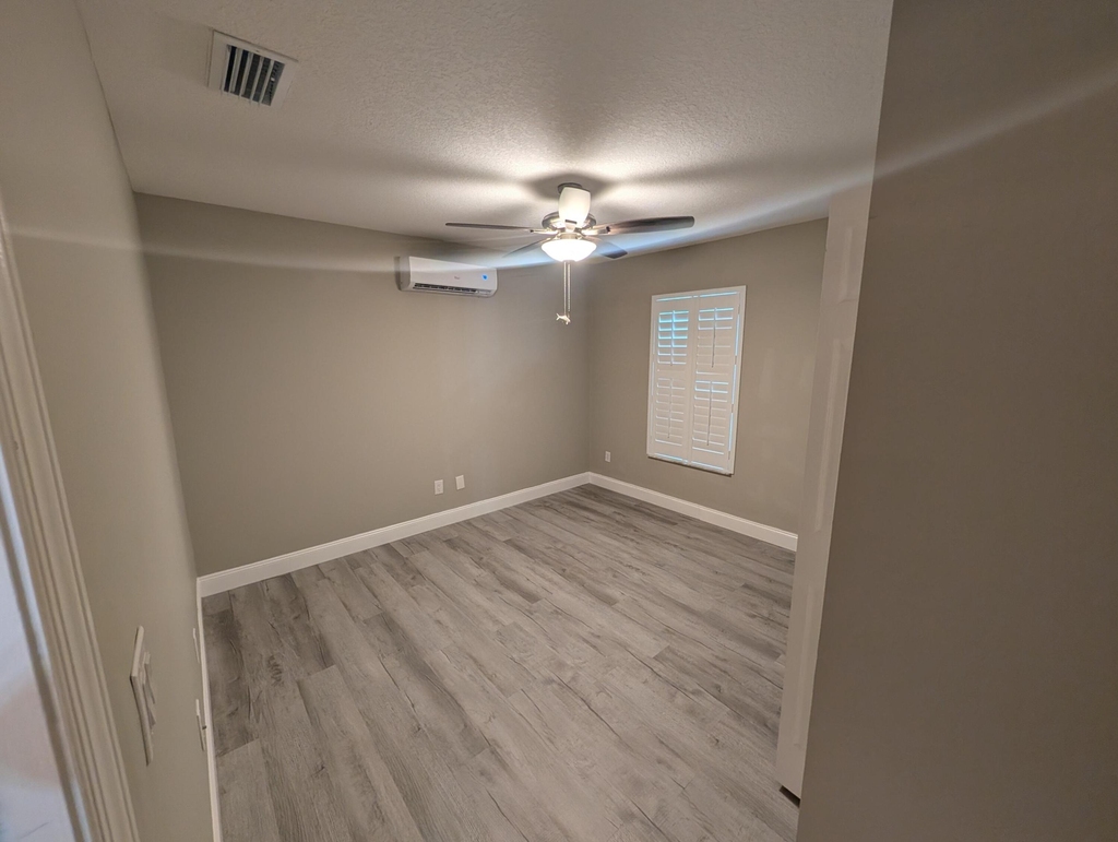 625 Coconut Avenue N - Photo 11