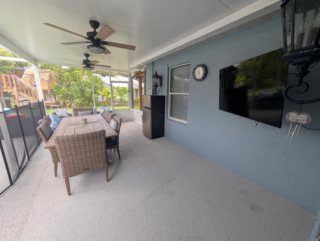 625 Coconut Avenue N - Photo 28