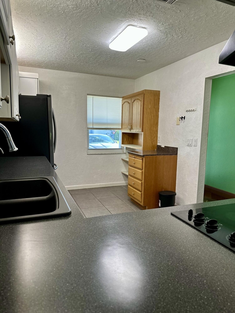 2886 Fernley Drive E - Photo 4