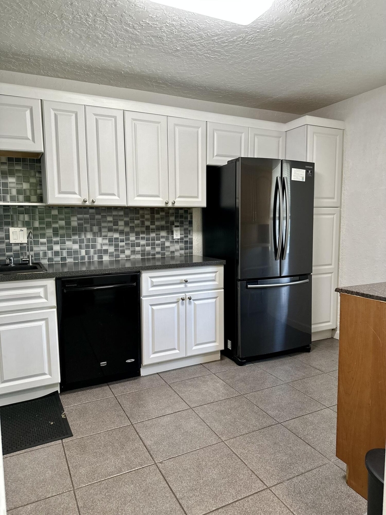 2886 Fernley Drive E - Photo 2